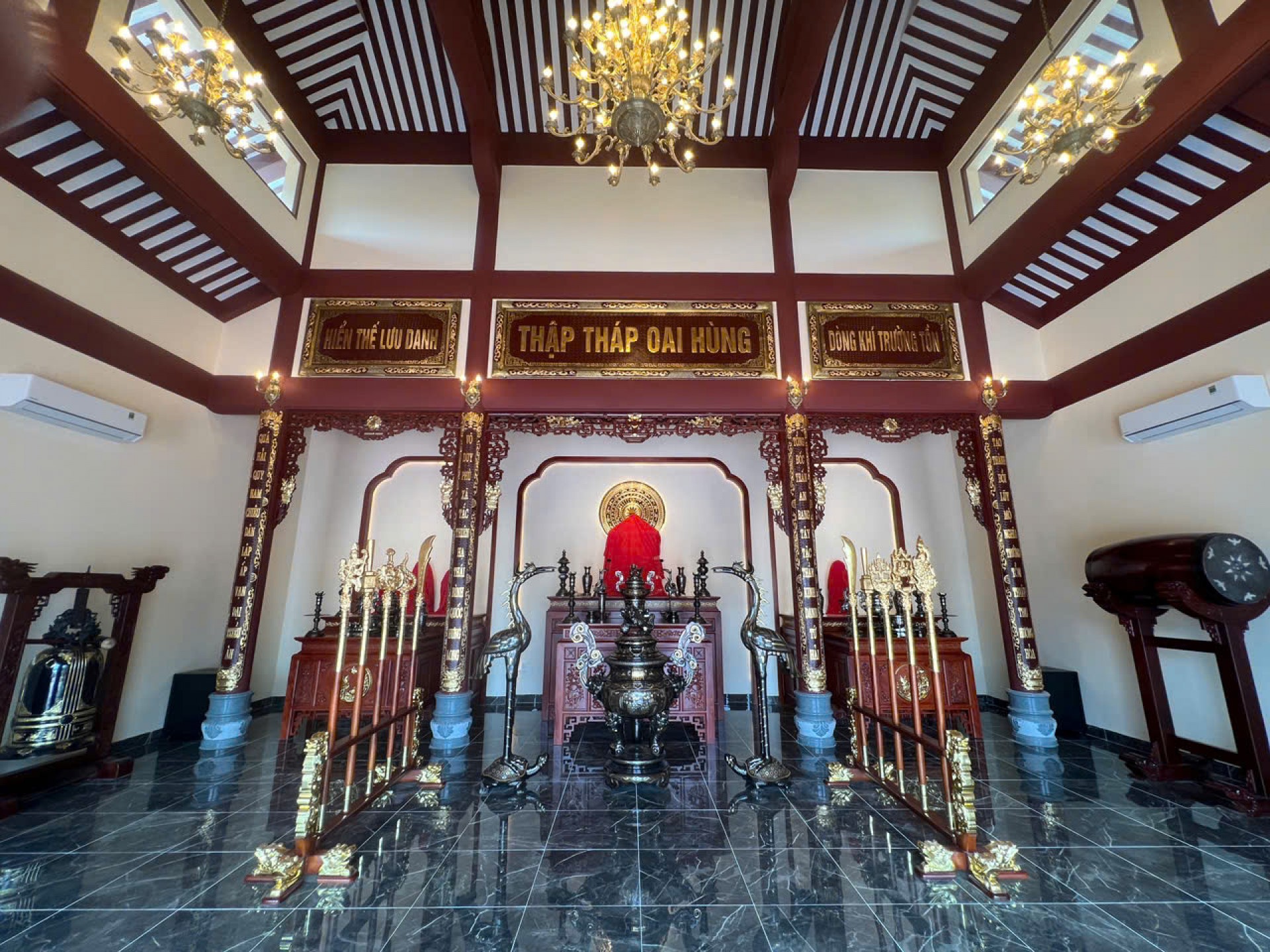 Hoàn thiện và bàn giao bộ đồ thờ bằng đồng cao cấp và tượng Võ Duy Ninh tại TP Quảng Ngãi