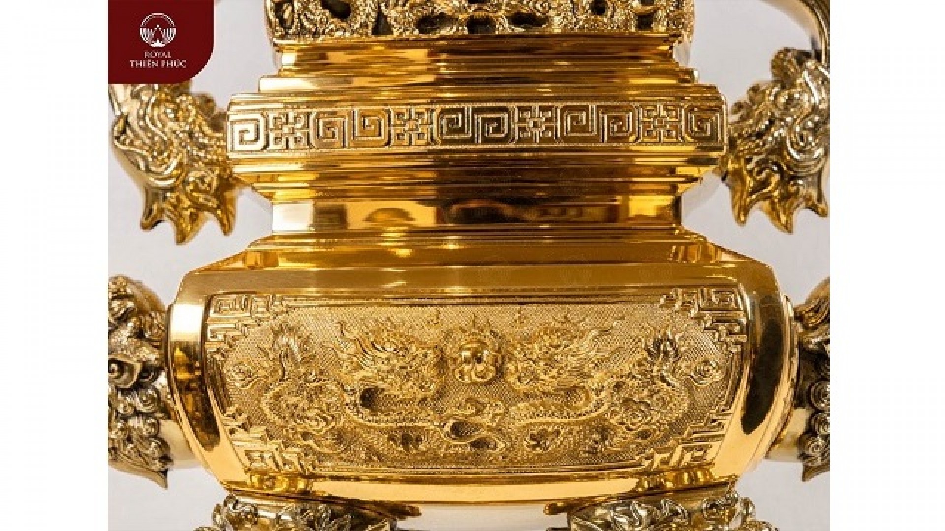 Đỉnh đồng Đài Loan dáng vuông cao 70cm, nặng 20.9kg
