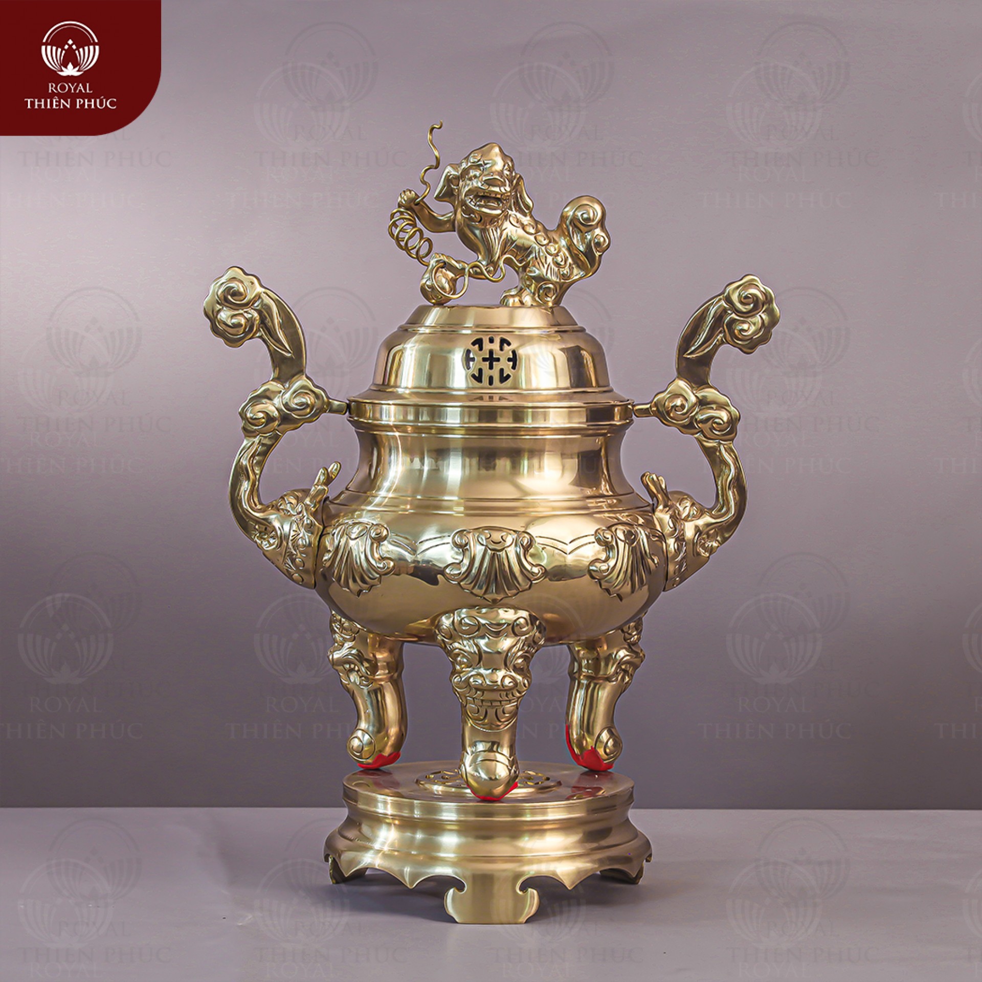 Đỉnh hương đồng vàng catut bày bàn thờ chạm hoa sòi