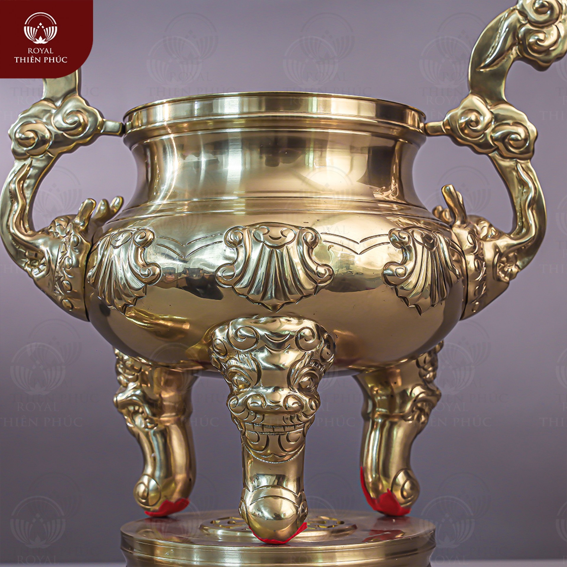 Đỉnh hương đồng vàng catut bày bàn thờ chạm hoa sòi