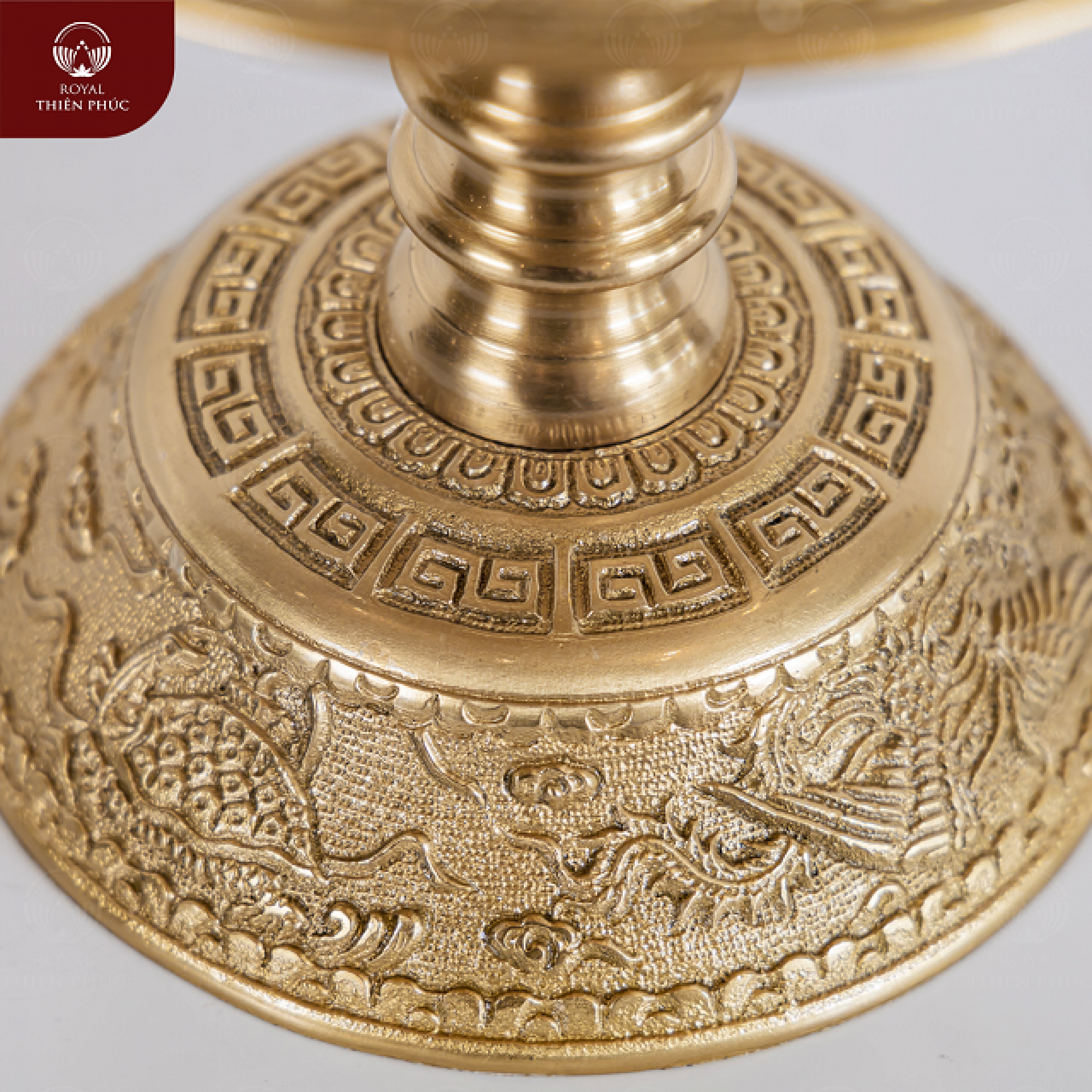 Đôi chân nến bằng đồng vàng mộc họa tiết Long Lân Quy Phụng