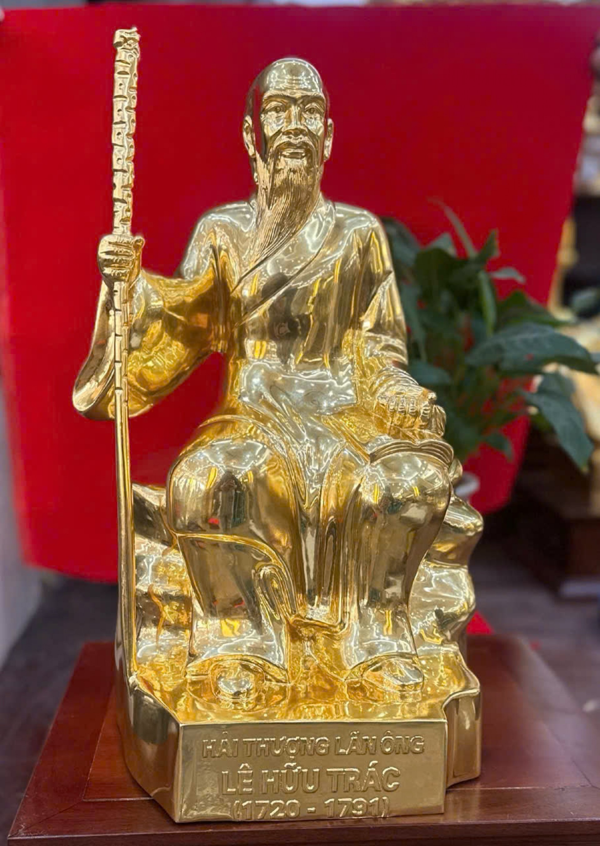 Đồ đồng Thiên Phúc bàn giao tượng Hải Thượng Lãn Ông