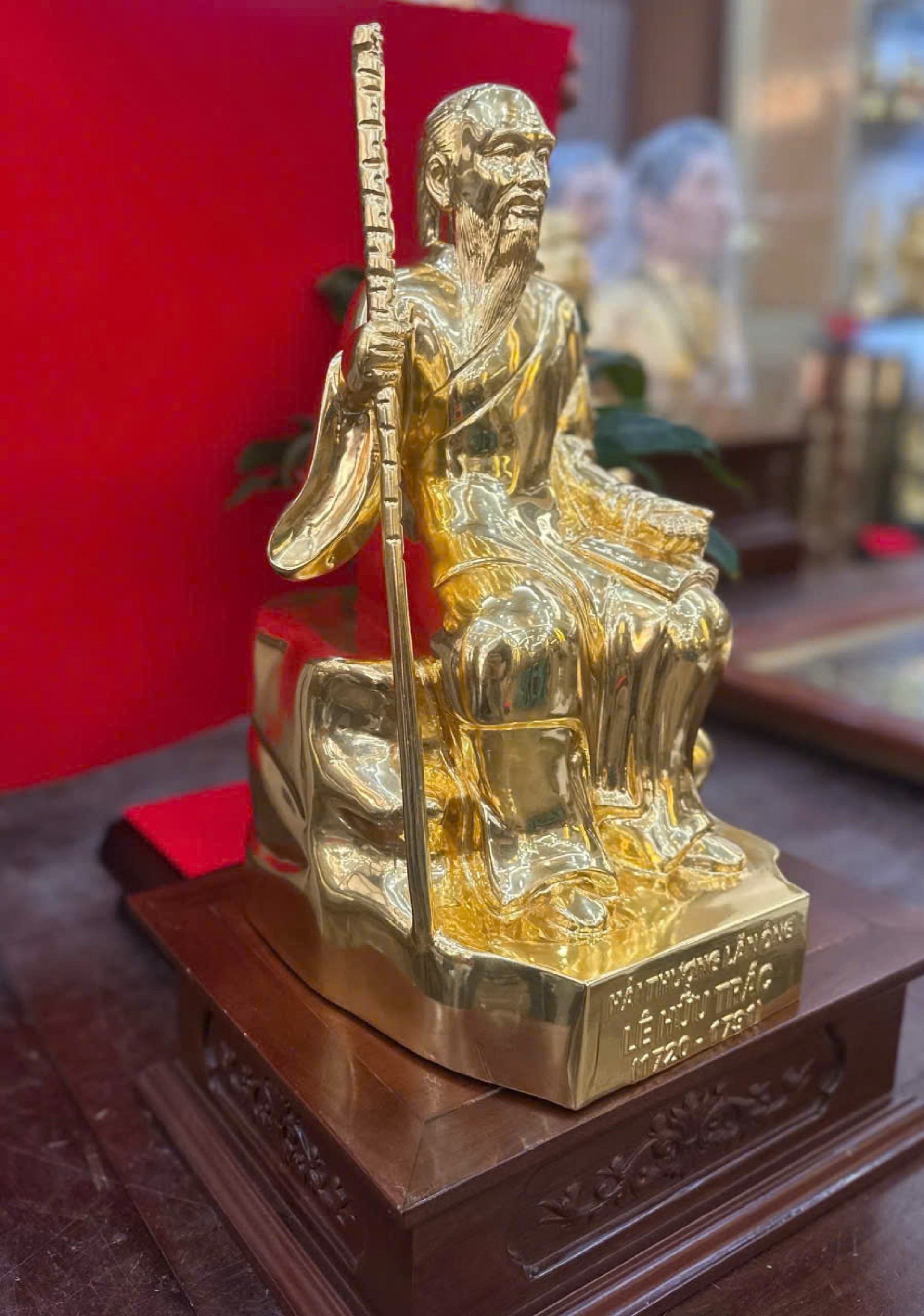 Đồ đồng Thiên Phúc bàn giao tượng Hải Thượng Lãn Ông