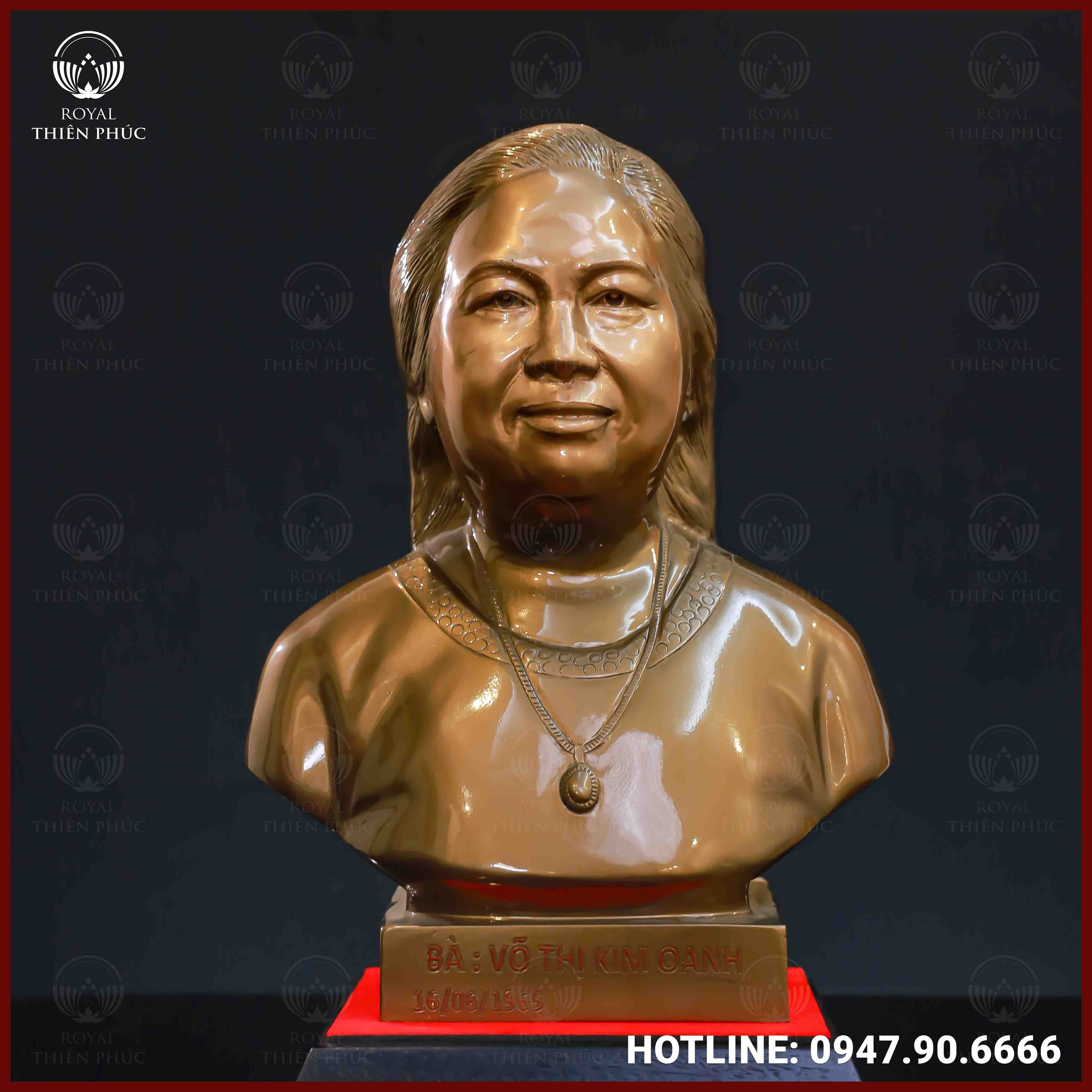 Tượng chân dung người phụ nữ bằng đồng đỏ