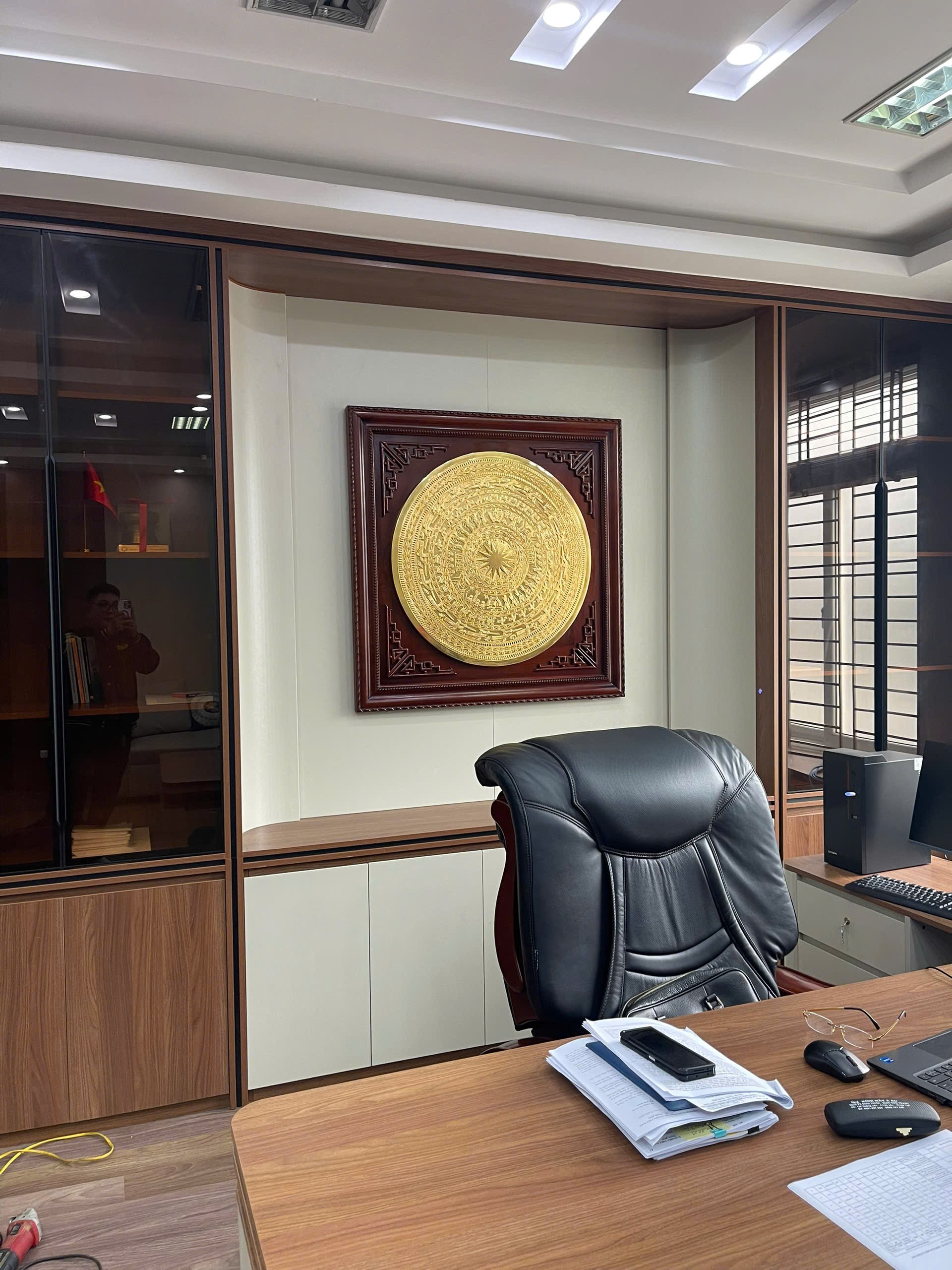Đồ đồng Thiên Phúc Bàn giao tranh mặt trống dát vàng 80cm khung 1m08 tại Lào Cai