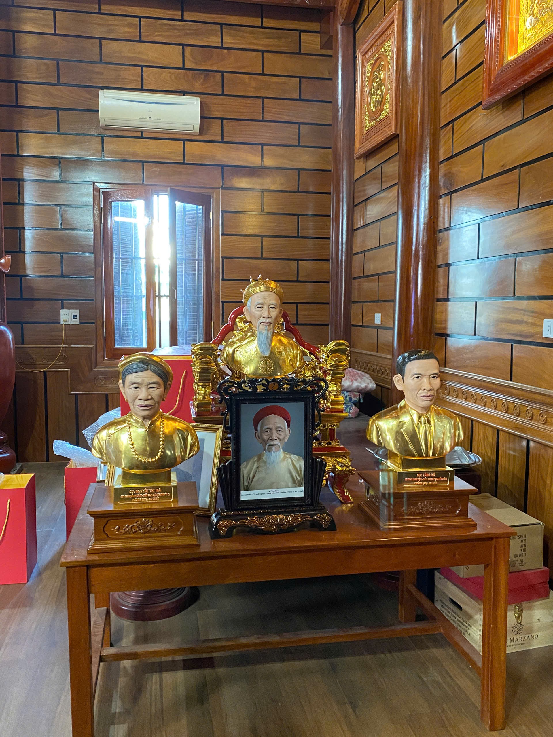 Đồ đồng Thiên Phúc bàn giao tượng truyền thần dát vàng tại Nghệ An