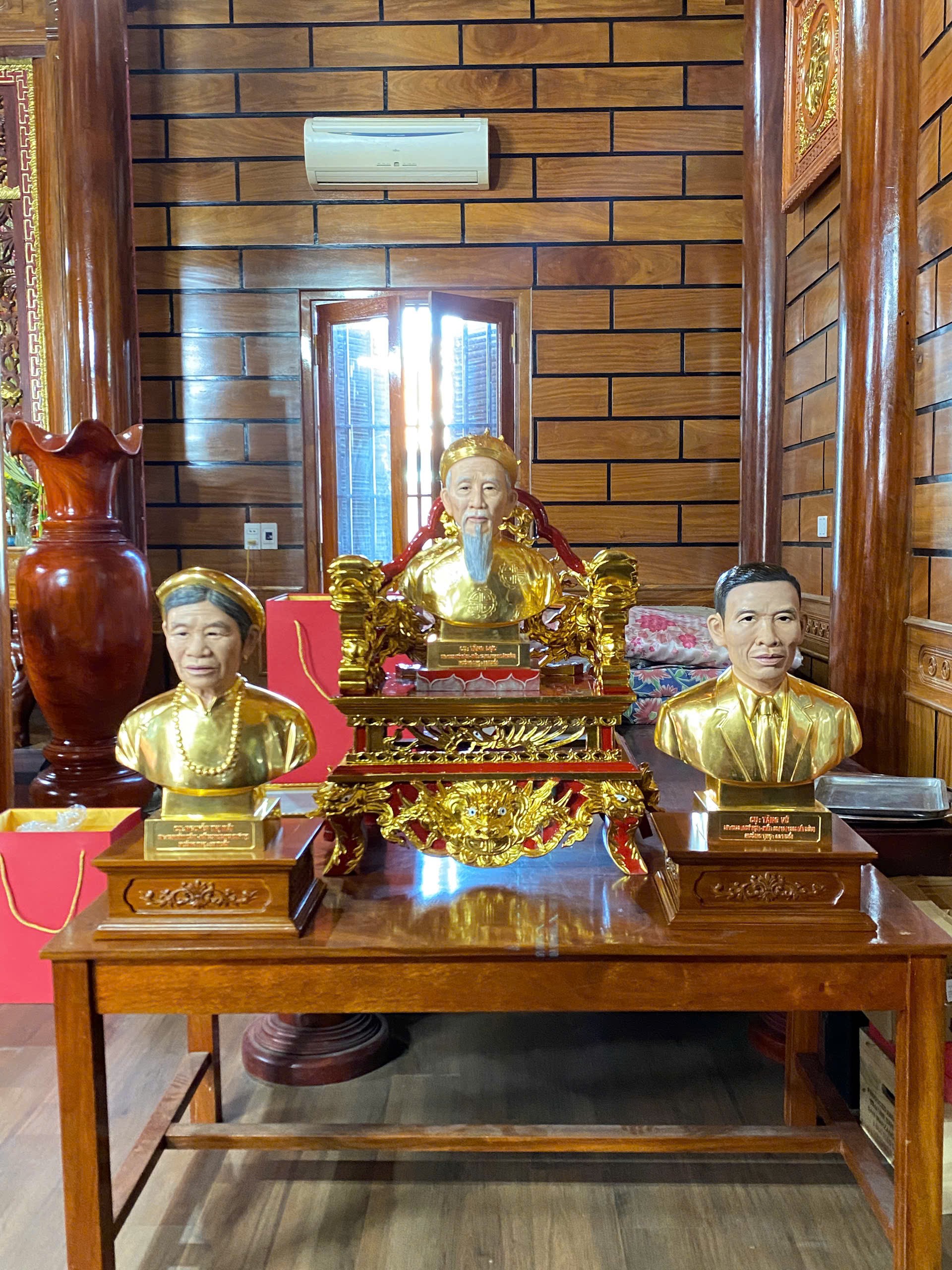 Đồ đồng Thiên Phúc bàn giao tượng truyền thần dát vàng tại Nghệ An