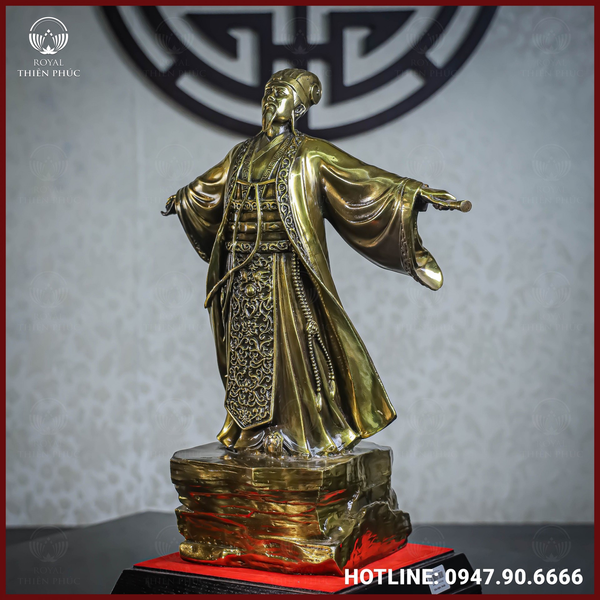 Tượng Khổng Minh đồng vàng cao 45cm