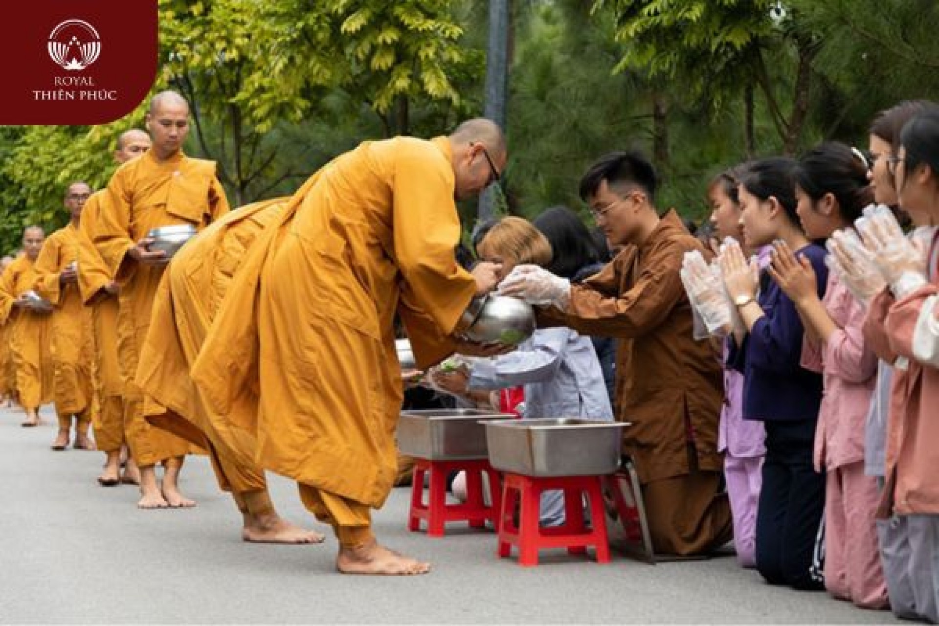 Cúng dường Trai Tăng là gì? Ý nghĩa của cúng dường Trai Tăng