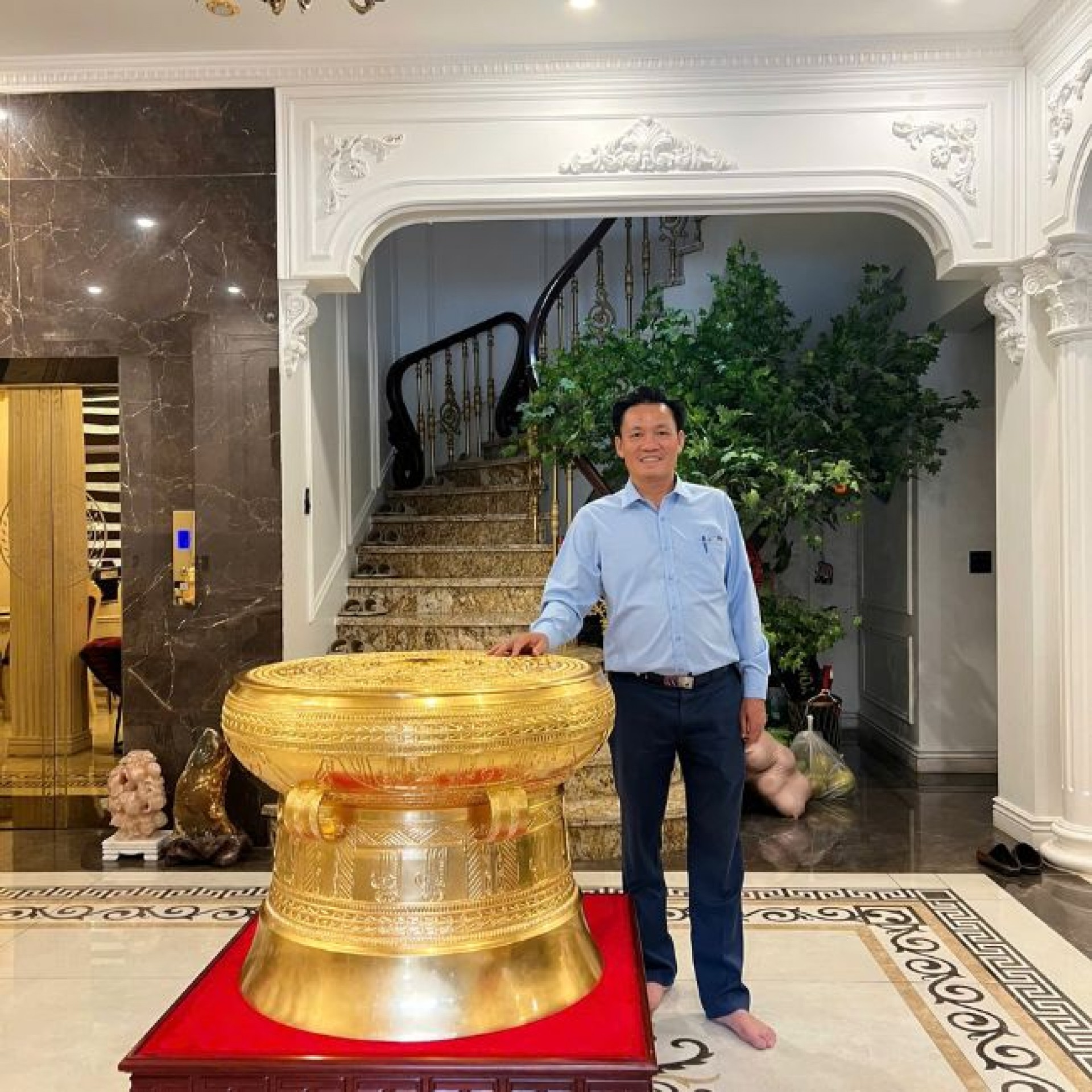 Bàn Giao Quả Trống Đồng 80cm Dát Vàng Kèm Đôn Gỗ Hương Tại Yên Bái – Đồ Đồng Thiên Phúc