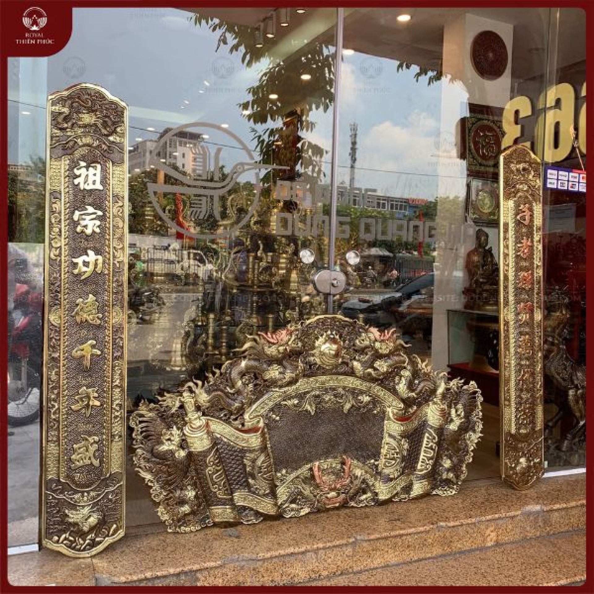 Cuốn thư câu đối đồng vàng giả cổ mẫu đồng rồng nổi 1m55