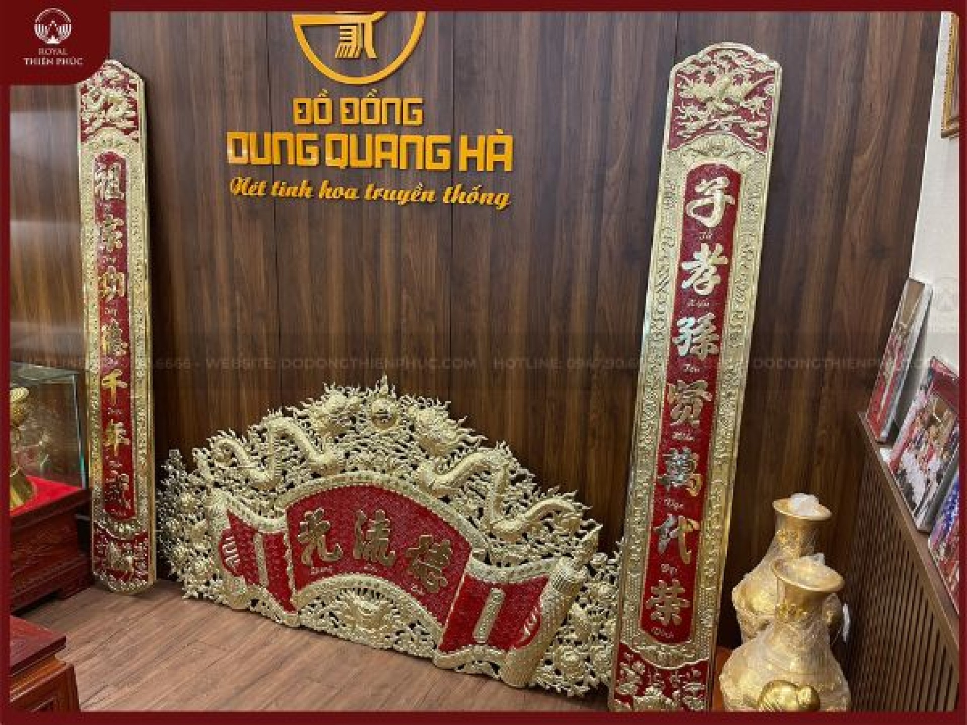 Cuốn thư câu đối đồng vàng sơn đỏ 1m97