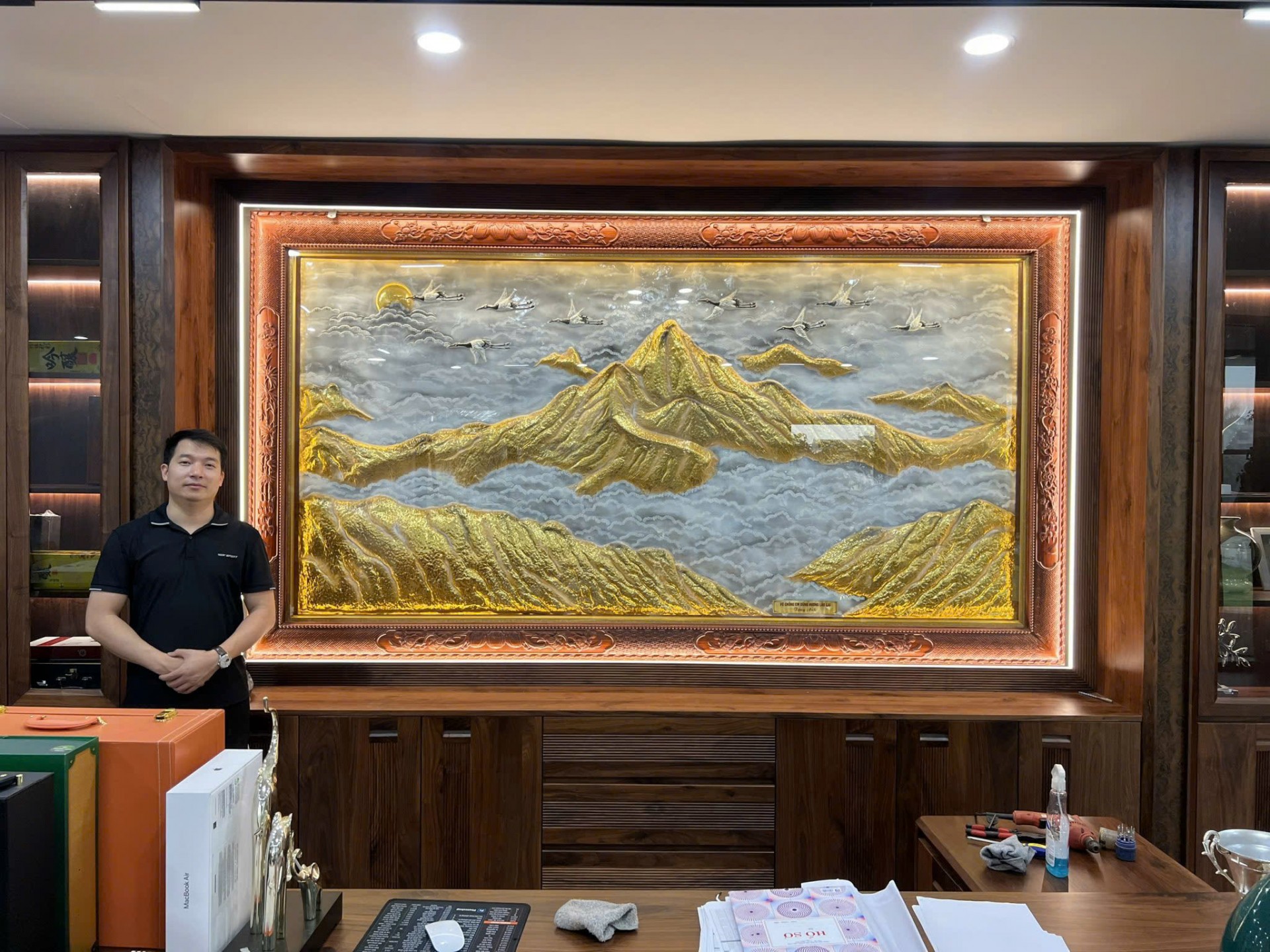 Đồ đồng Thiên Phúc lắp đặt tranh núi vàng mây bạc bằng đồng tại Thái Nguyên