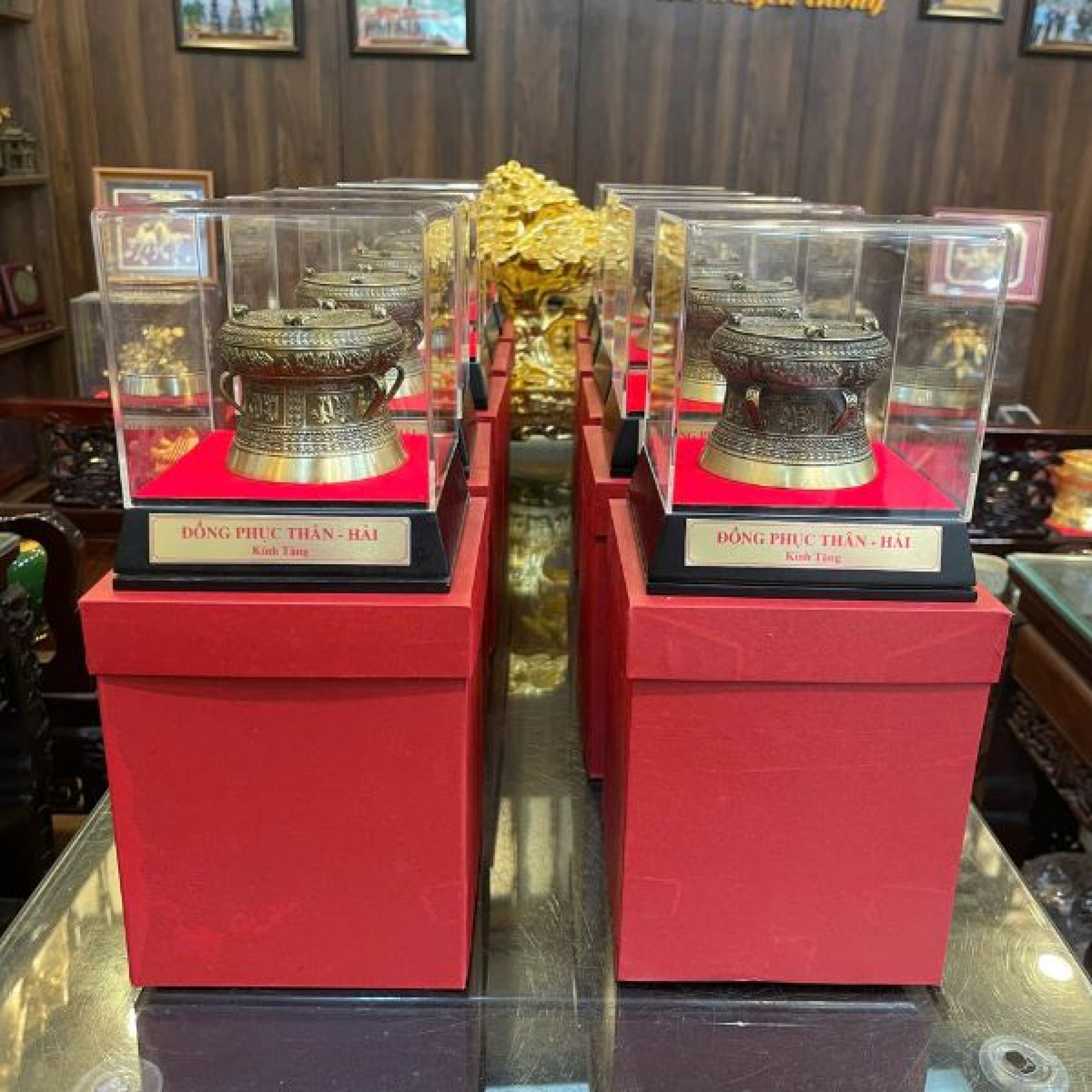 Hoàn thiện và bàn giao 10 quả trống quà tặng bằng đồng vàng giả cổ đường kính 8cm