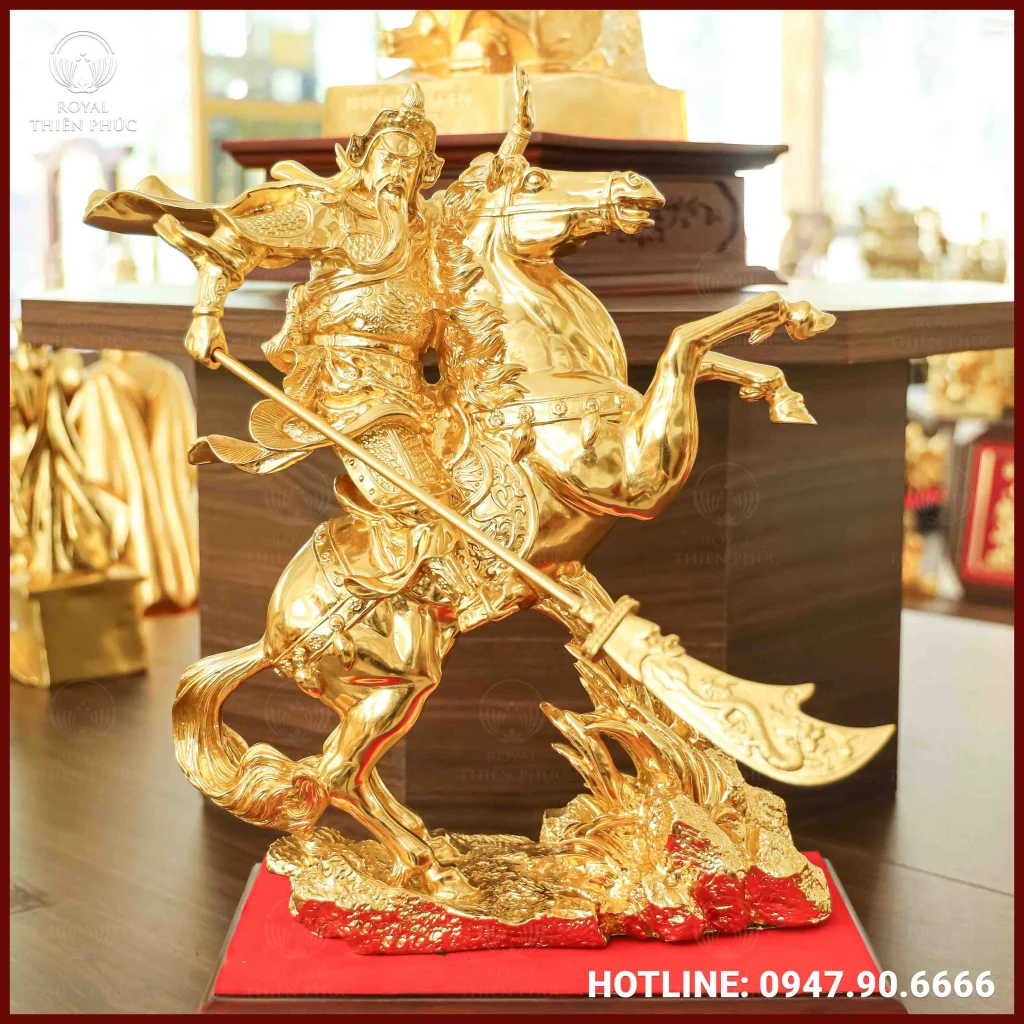 Tượng Quan Vân Trường cưỡi ngựa cầm đao dát vàng 45cm