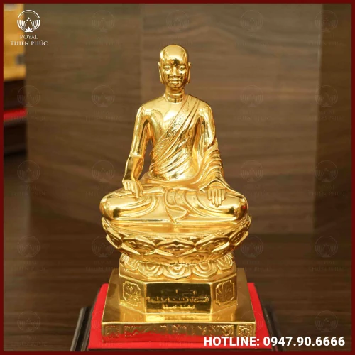 Tượng Trần Nhân Tông ngồi tòa sen dát vàng kích thước 12x12x23cm