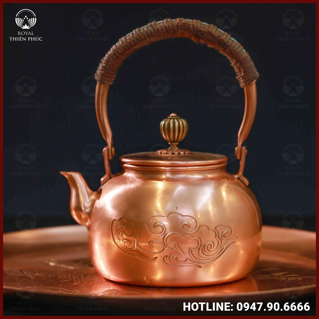 Bộ ấm chén đồng đỏ chạm khắc tinh xảo 2 Bộ ấm chén đồng đỏ chạm khắc tinh xảo