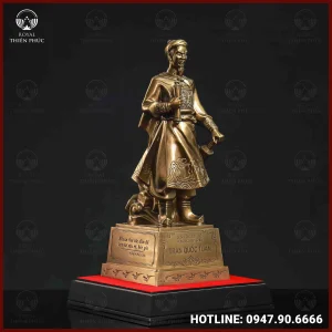 Tượng Trần Hưng Đạo bằng đồng vàng 40cm