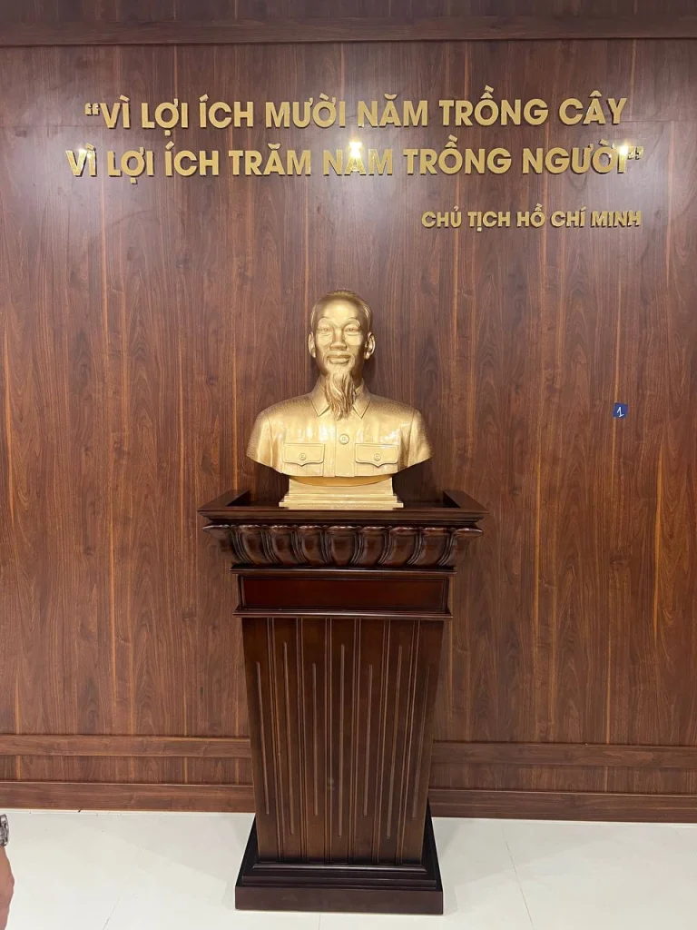 Đồ đồng Thiên Phúc bàn giao tượng Trần Quốc Tuấn 1m33, 90cm và tượng Bác Hồ 70cm tại Nam Từ Liêm, Hà Nội 2 Đồ đồng Thiên Phúc bàn giao tượng Trần Quốc Tuấn 1m33, 90cm và tượng Bác Hồ 70cm tại Nam Từ Liêm, Hà Nội