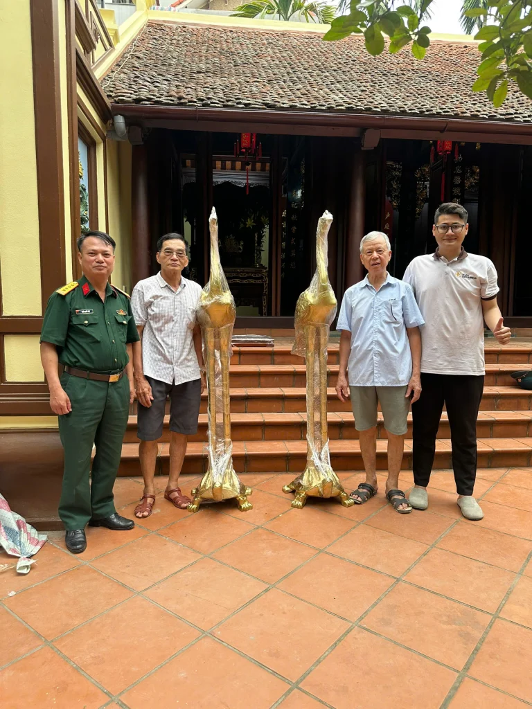 Bàn giao đôi hạc 1m76 chất liệu đồng vàng đúc theo yêu cầu tại Hoài Đức, Hà Nội 1 Bàn giao đôi hạc 1m76 chất liệu đồng vàng đúc theo yêu cầu tại Hoài Đức, Hà Nội