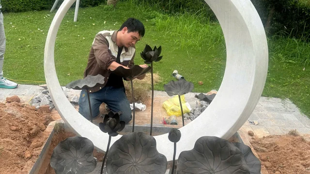 Làm lại màu hoa sen đồng tại Công Viên tưởng niệm Thiên Đức, Phú Thọ