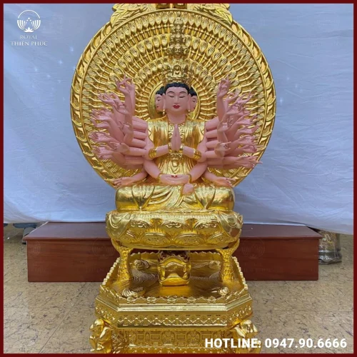 Tượng Phật Thiên Thủ Thiên Nhãn dát vàng làm màu