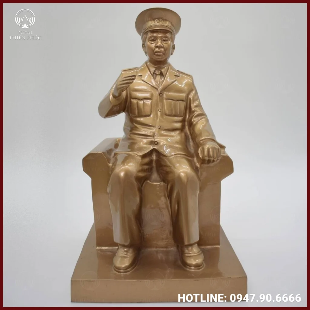 Tượng Đại tướng Võ Nguyên Giáp ngồi ghế cao 1m08 đồng đỏ