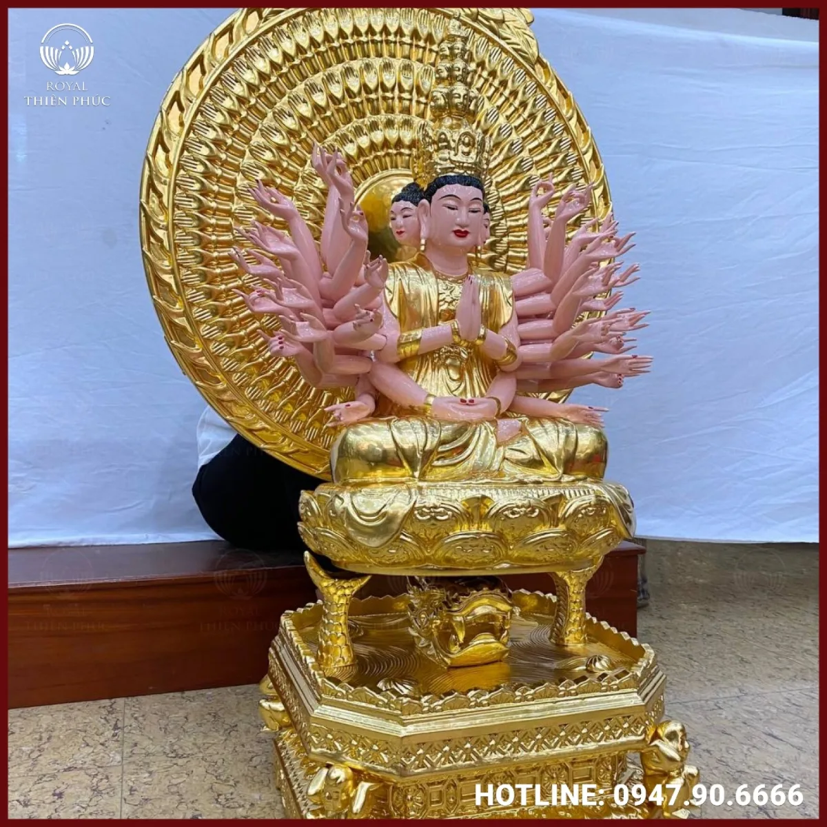 Tượng Phật Thiên Thủ Thiên Nhãn dát vàng làm màu