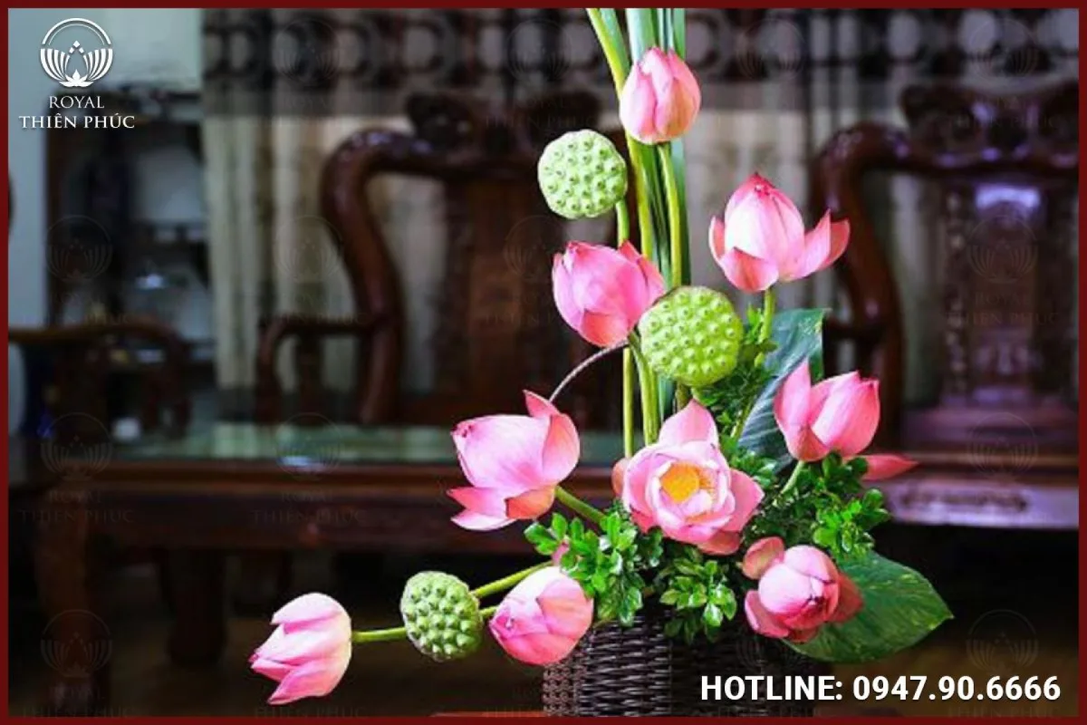 Hướng dẫn cách cắm hoa sen trên bàn thờ đơn giản cực đẹp 5 Mẫu 4