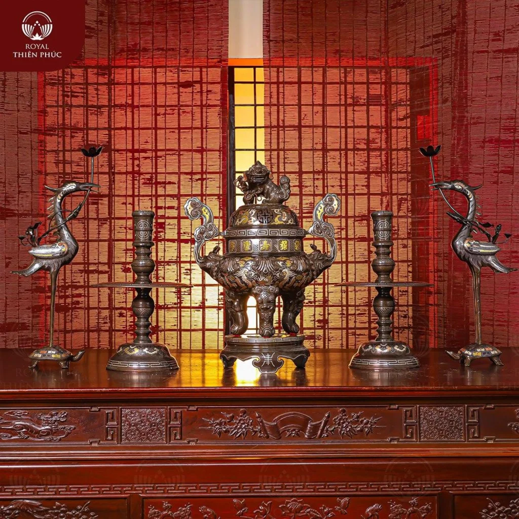 Bộ đỉnh đồng ngũ sự chạm sòi nổi khảm tam khí dát điểm vàng