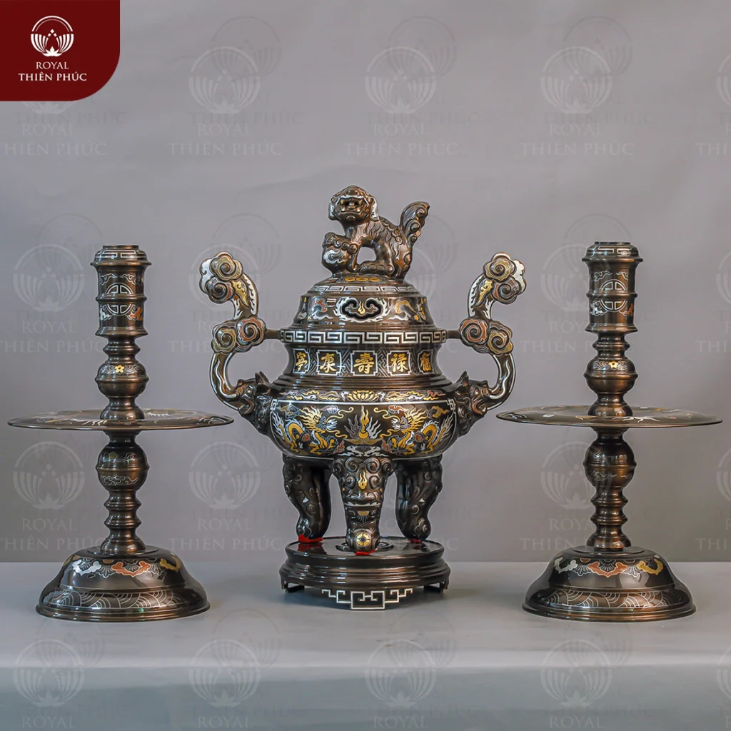 Bộ tam sự đỉnh nến bằng đồng khảm ngũ sắc 5 chữ vàng