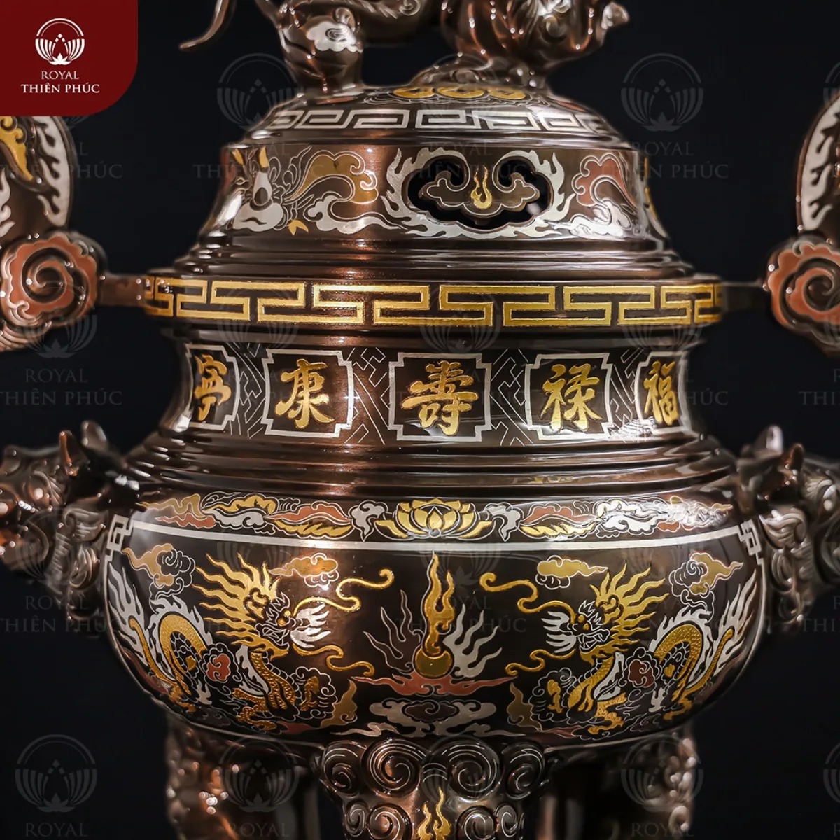 Đỉnh thờ bằng đồng khảm ngũ sắc rồng phượng chầu nguyệt cao 50cm 3 dinhthobangdongkhamngusacrongphuongchaunguyetcao50cm3 w1200