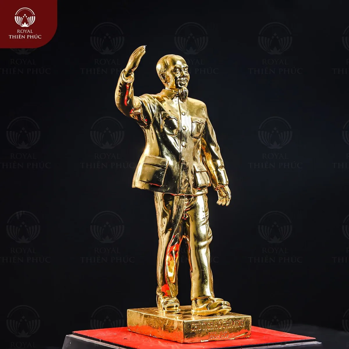 Tượng Bác Hồ bước đi bằng đồng mạ vàng 24k cao 38cm 1 Tượng Bác Hồ bước đi bằng đồng mạ vàng 24k cao 38cm