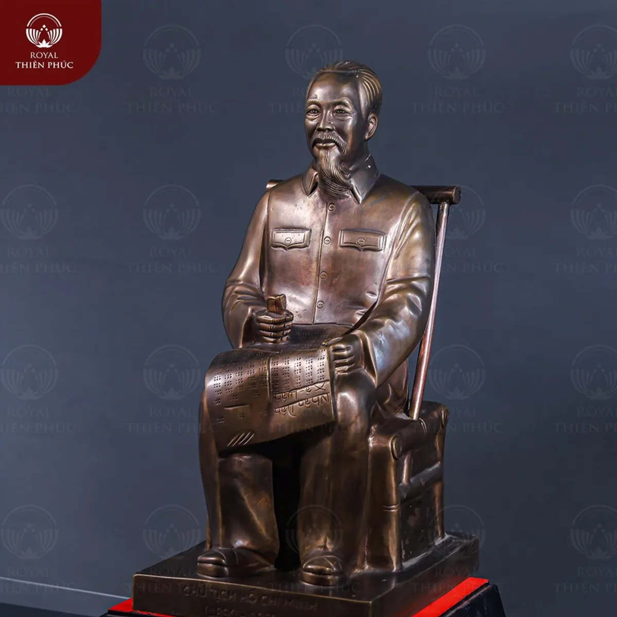 Tượng Bác Hồ ngồi ghế mây cao 42cm bằng đồng đỏ làm màu giả cổ 4 Tượng Bác Hồ ngồi ghế mây cao 42cm bằng đồng đỏ làm màu giả cổ