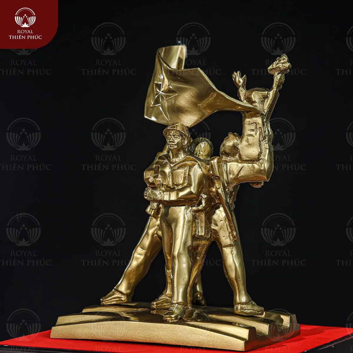 Tượng Chiến Thắng Điện Biên Phủ để bàn bằng đồng vàng làm màu 3 tuongchienthangdienbienphudebanbangdongvanglammau3 w1200