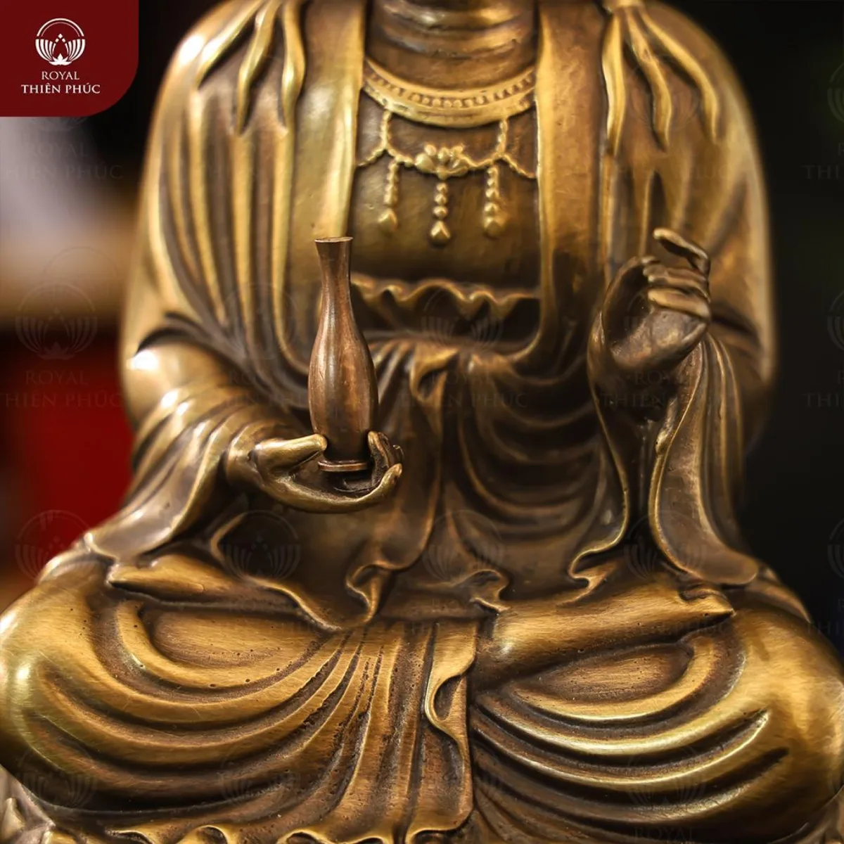 Tượng Đại Thế Chí Bồ Tát ngồi thiền trên tòa sen báu bằng đồng vàng 2 Tượng Đại Thế Chí Bồ Tát ngồi thiền trên tòa sen báu bằng đồng vàng