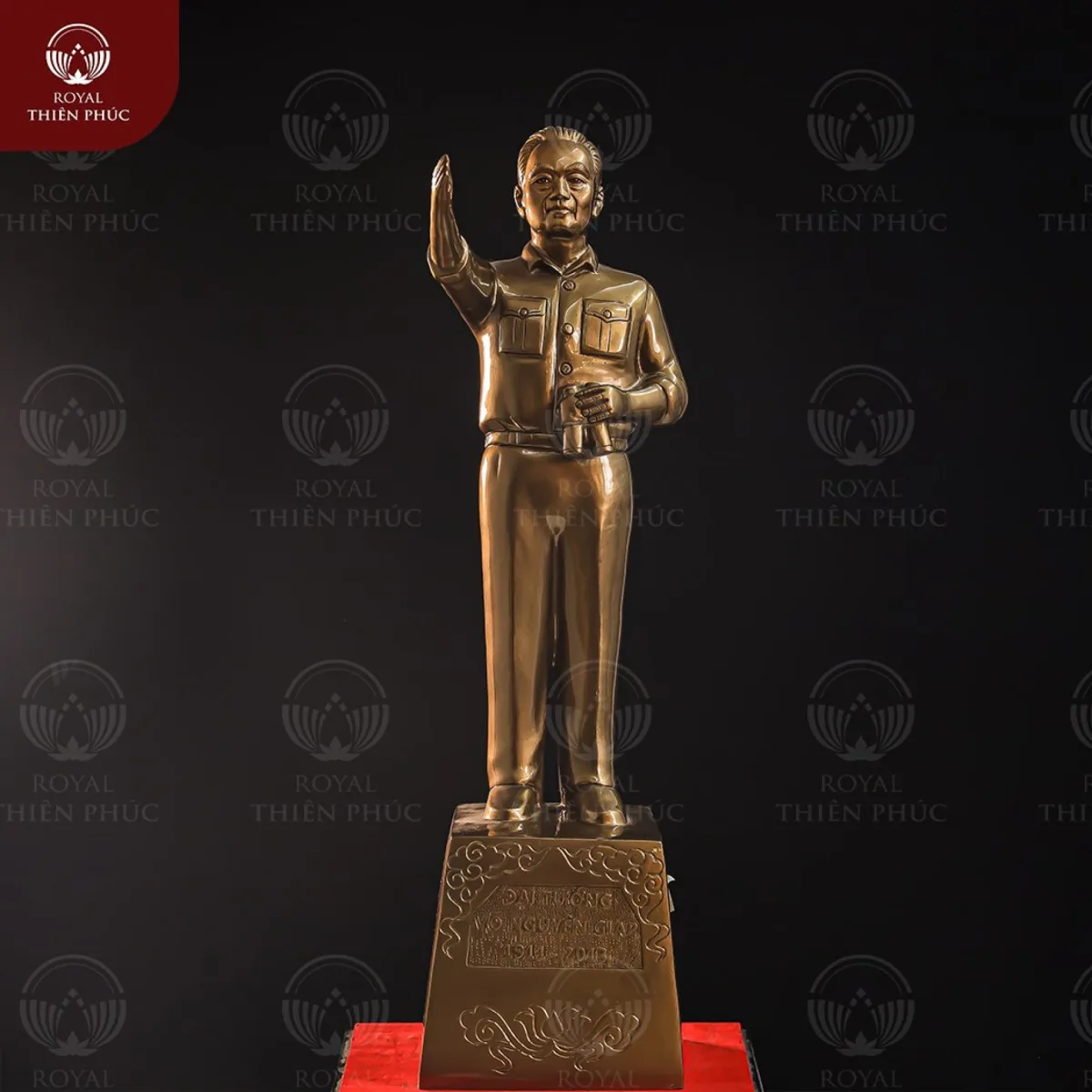 Tượng Đại tướng Võ Nguyên Giáp đứng chỉ huy bằng đồng đỏ để bàn 5 tuongdaituongvonguyengiapdungchihuybangdongdodeban5 w1200
