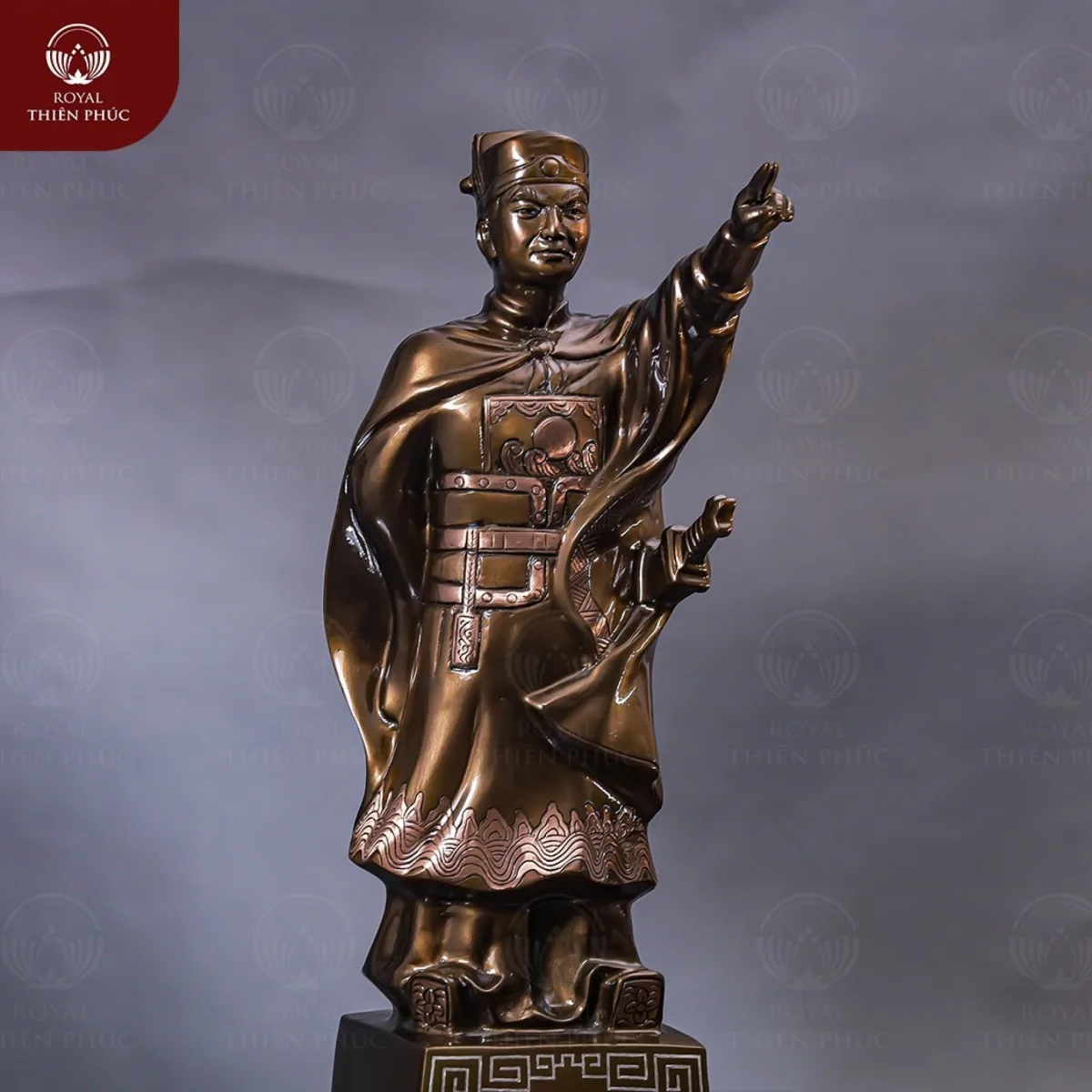 Tượng Lý Thường Kiệt đứng chỉ huy đồng đỏ làm màu khảm bạc cao 54cm 3 tuonglythuongkietdungchihuydongdolammaukhambaccao54cm4 w1200