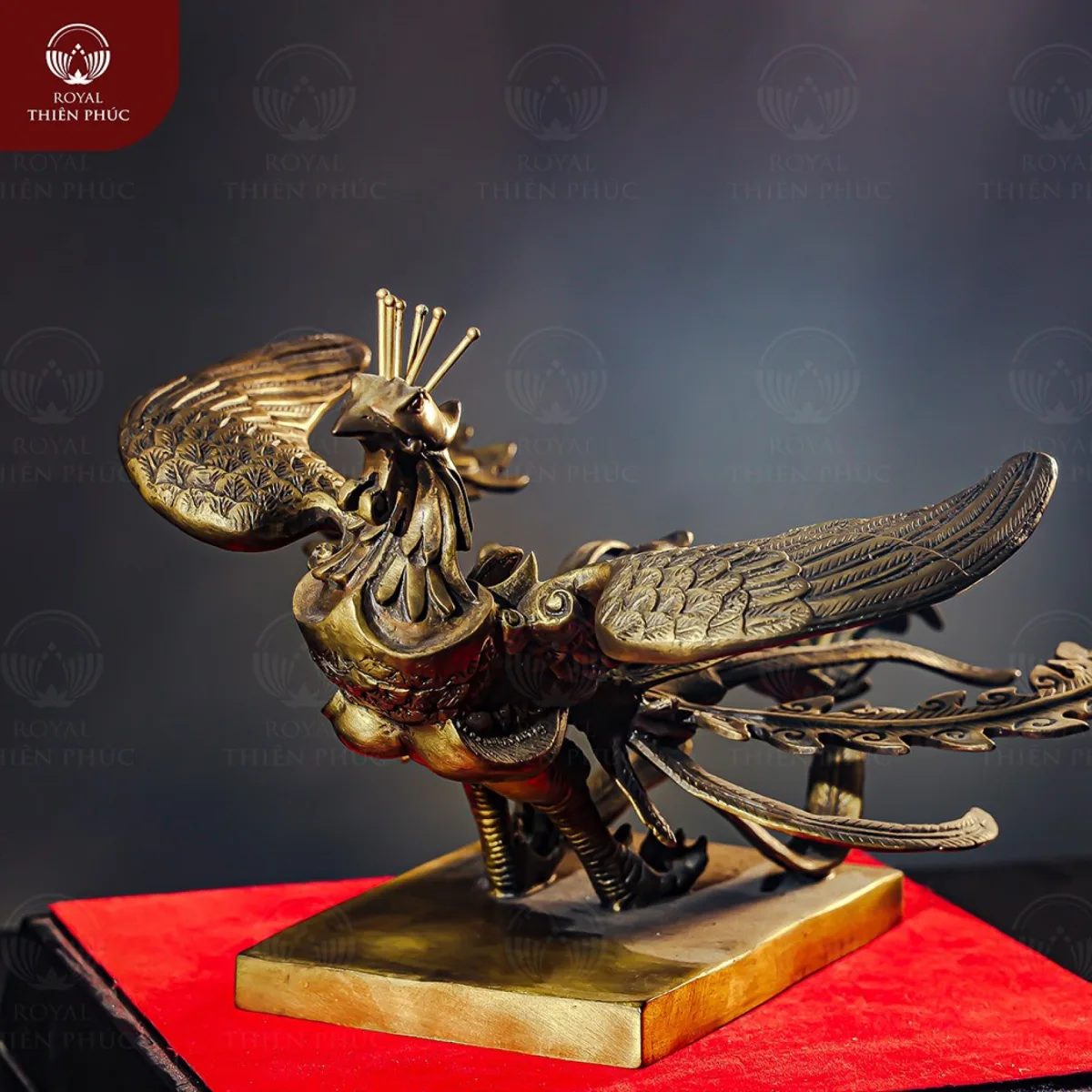 Tượng Phượng Hoàng sải cánh bằng đồng vàng kích thước 18x29x22 cm 1 Tượng Phượng Hoàng sải cánh bằng đồng vàng kích thước 18x29x22 cm