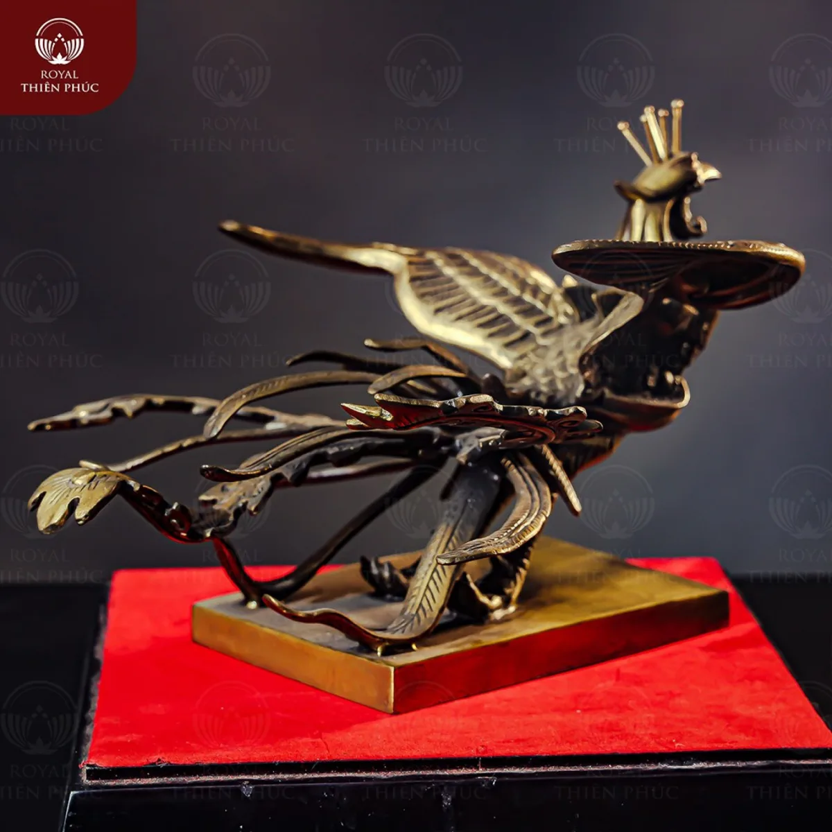 Tượng Phượng Hoàng sải cánh bằng đồng vàng kích thước 18x29x22 cm 2 Tượng Phượng Hoàng sải cánh bằng đồng vàng kích thước 18x29x22 cm