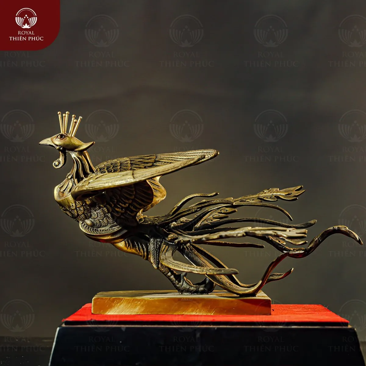 Tượng Phượng Hoàng sải cánh bằng đồng vàng kích thước 18x29x22 cm 4 Tượng Phượng Hoàng sải cánh bằng đồng vàng kích thước 18x29x22 cm