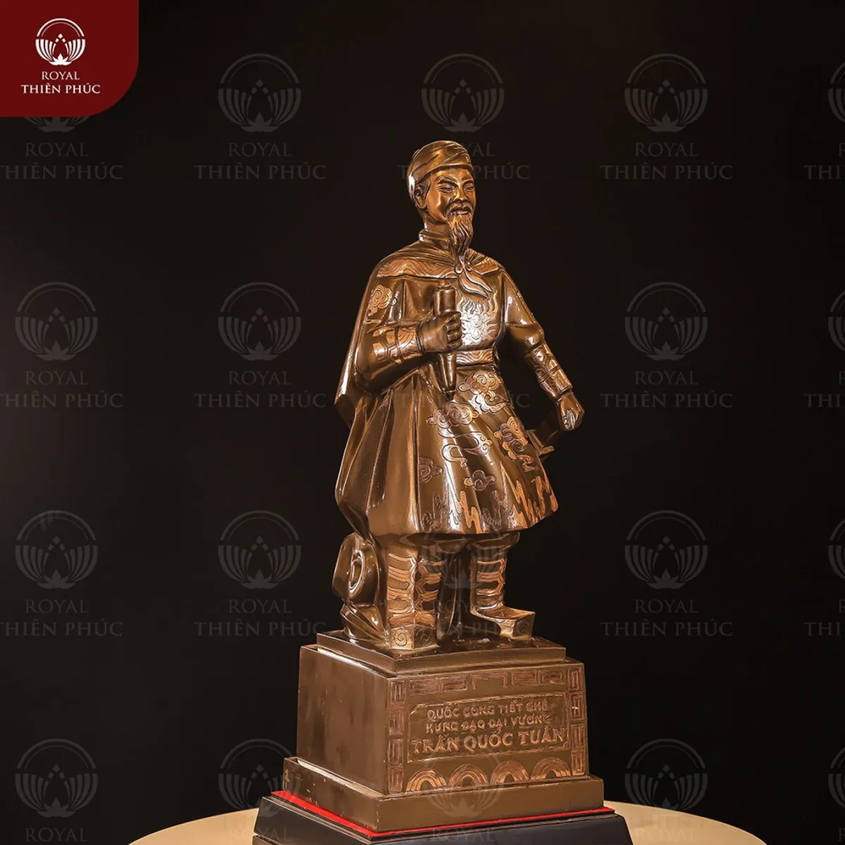 Tượng Trần Hưng Đạo để bàn bằng đồng đỏ cạo màu tinh xảo 5 tuongtranhungdaodebanbangdongdocaomautinhxao5 w1200