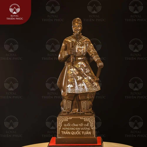 Tượng Trần Hưng Đạo đứng trên sóng bằng đồng đỏ khảm tam khí để bàn