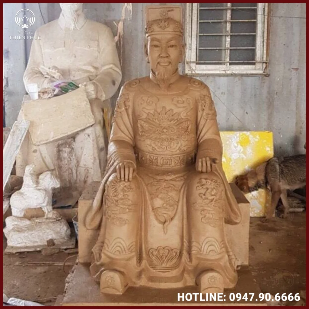 Tượng cụ tổ chế tác bằng đồng đỏ làm màu cổ kính