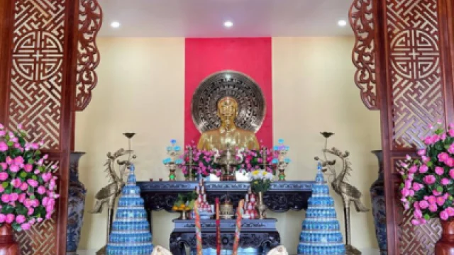 Lắp đặt lư hương hóa vàng đồng đỏ 2m, tượng bác Hồ dát vàng cao 1,5m chuông đồng đỏ 600kg tại nhà tưởng niệm nghĩa trang anh hùng liệt sĩ đảo Phú Quốc