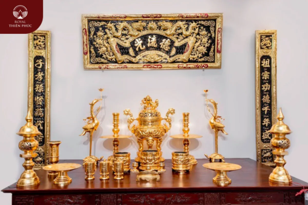 Hướng dẫn cách bày bộ đỉnh đồng trên bàn thờ giúp “khai tài mở vận” 4 Ý nghĩa bộ đồ thờ đỉnh đồng
