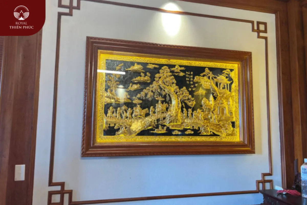 Lắp đặt và bàn giao tranh vinh quy bái tổ 1m6x1m và tranh tứ quý 1m2x35cm thếp vàng cho khách hàng tại Hà Nội 1 Tranh vinh quy bái tổ bằng đồng