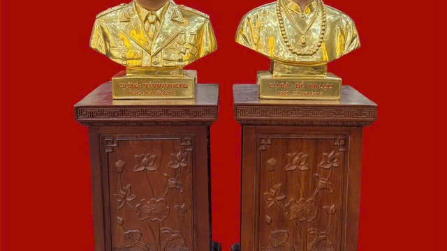 Đồ đồng Thiên Phúc hoàn thiện tượng truyền thần bằng đồng dát vàng vẽ phấn diện 48cm