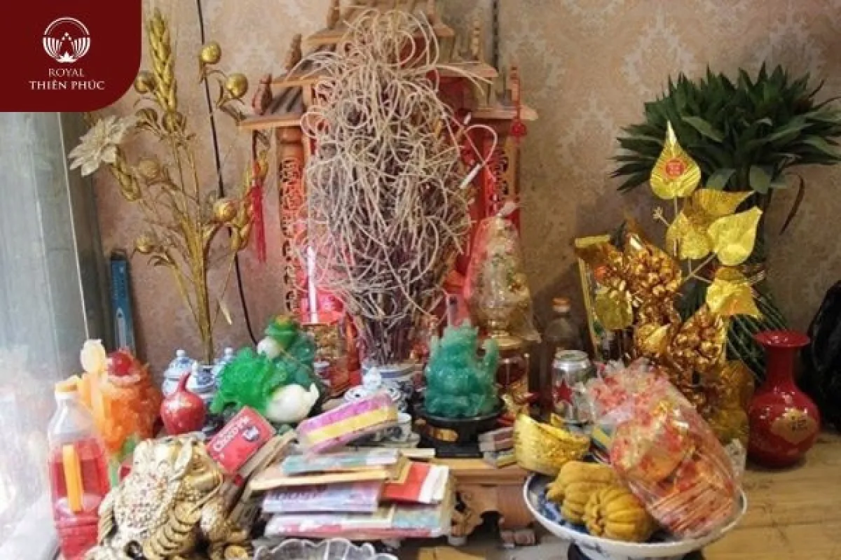 Gia Chủ Có Nên Tỉa Chân Nhang Bàn Thờ Thần Tài? 1 Gia Chủ Có Nên Tỉa Chân Nhang Bàn Thờ Thần Tài?