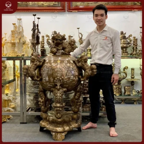 Đỉnh cầu thất lân khảm tam khí, dát 1 chữ vàng cao 1m3